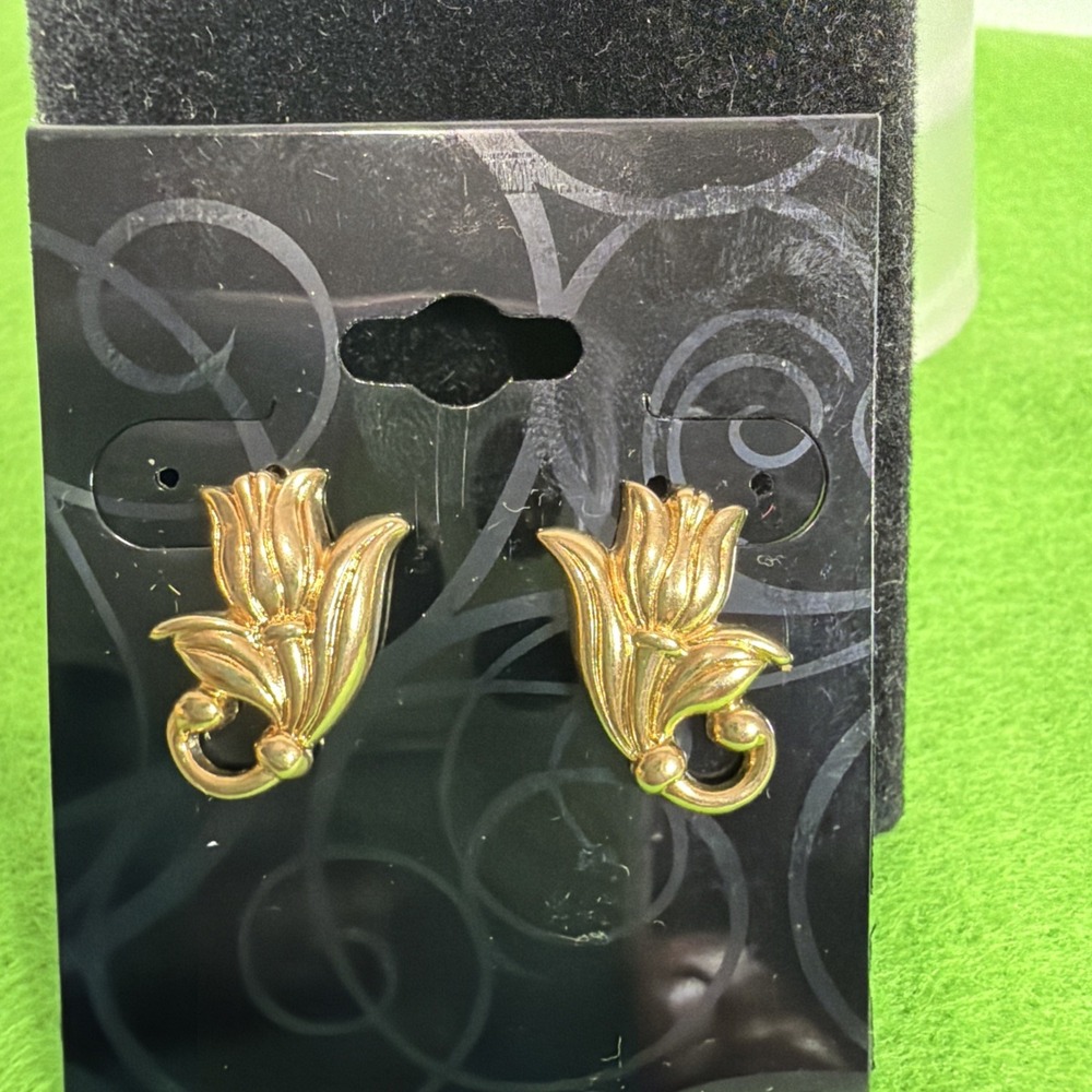 Vintage AVON Pierced Tulip Earrings Gold Tone Floral Studs